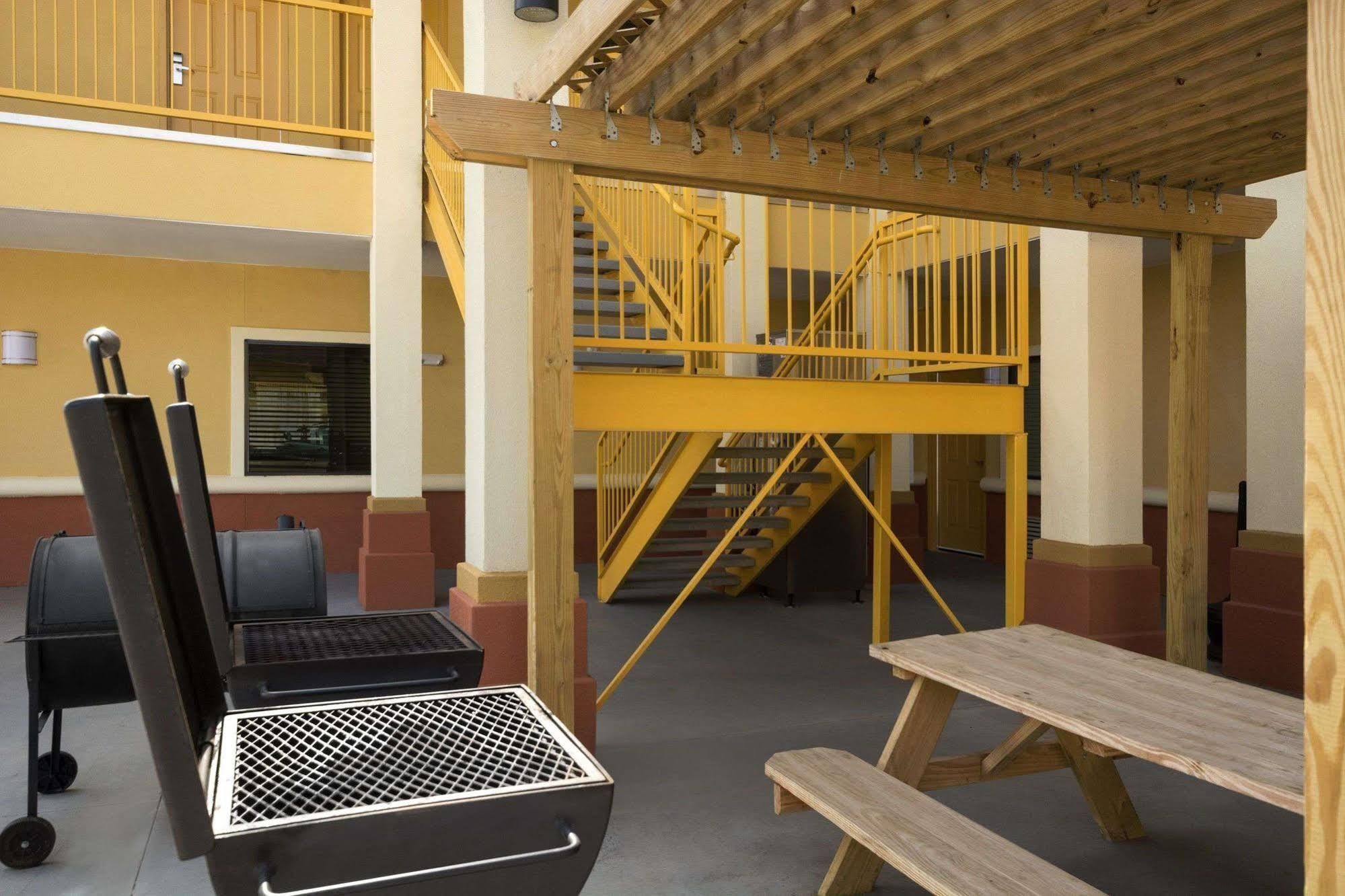 Days Inn Pearsall Dış mekan fotoğraf