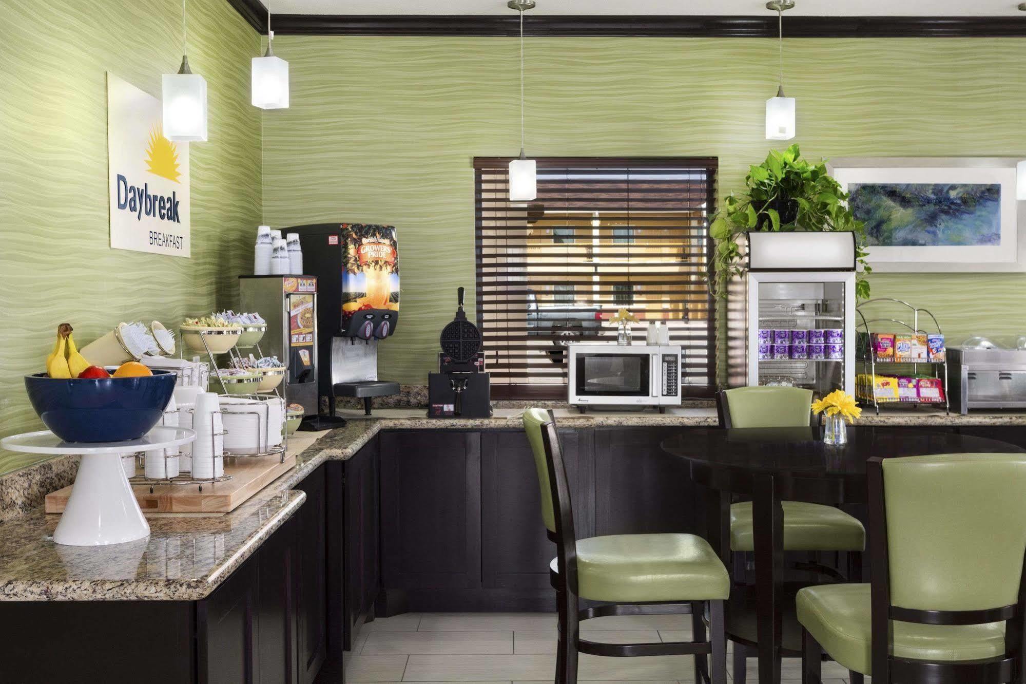 Days Inn Pearsall Dış mekan fotoğraf
